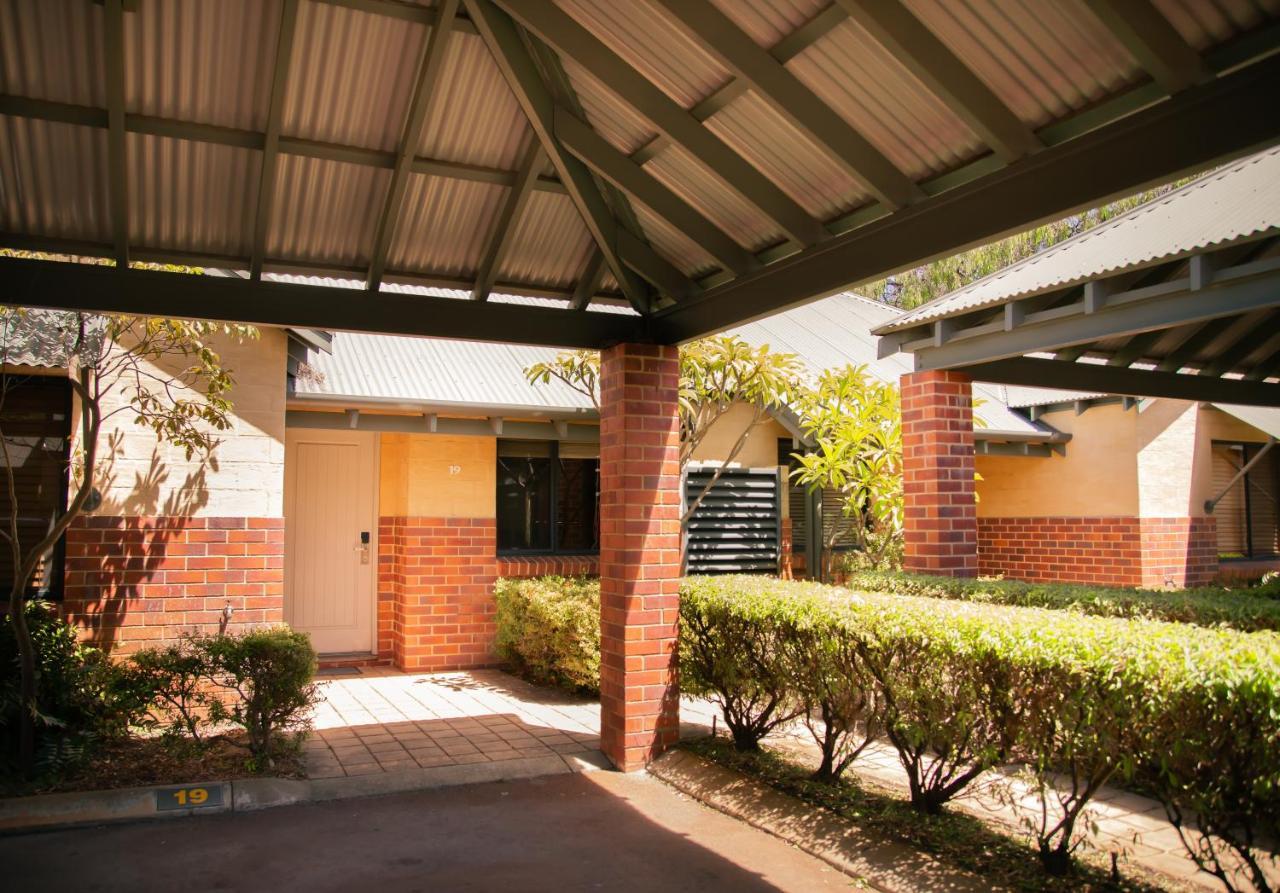 Presidential Bungalow 巴瑟尔顿 外观 照片