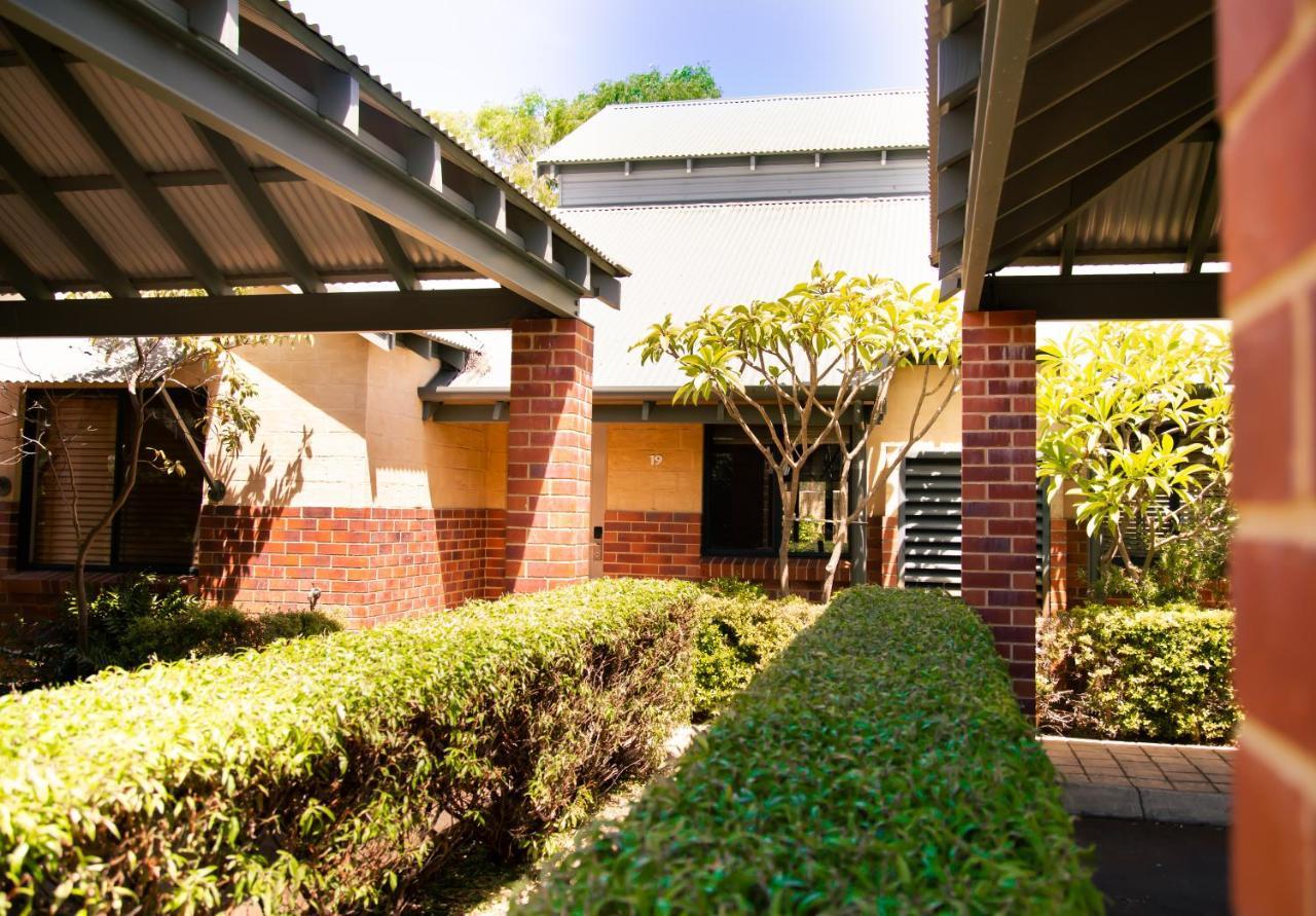 Presidential Bungalow 巴瑟尔顿 外观 照片